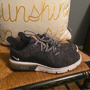 Nike Air Max black sneaker